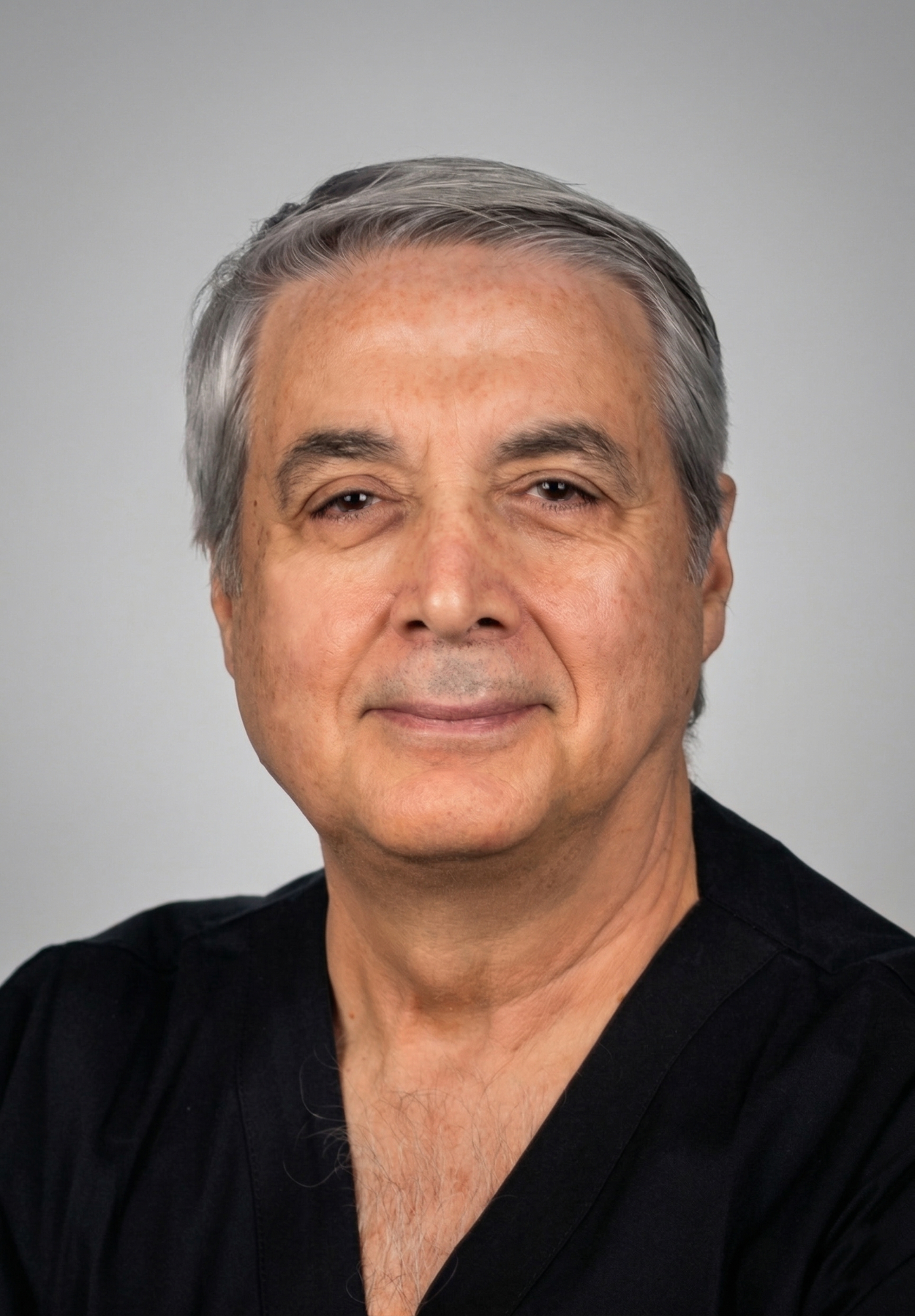 Ritratto del dott. Giorgio Romanelli in abbigliamento clinico